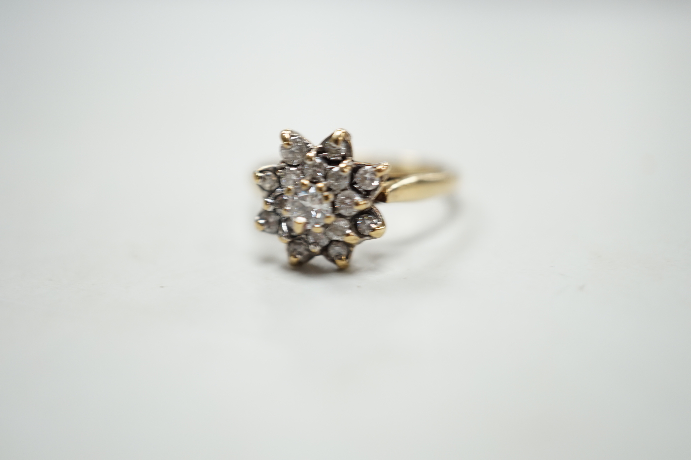 A modern 9ct gold and diamond cluster ring, size K/L, gross weight 3.1 grams.